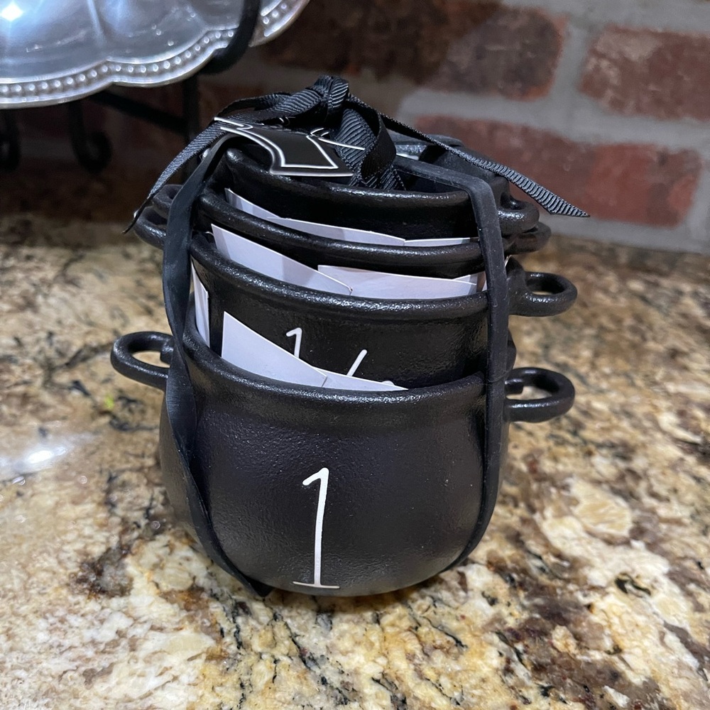 Rae Dunn Matte black cauldron nesting measuring cup set - Brand new